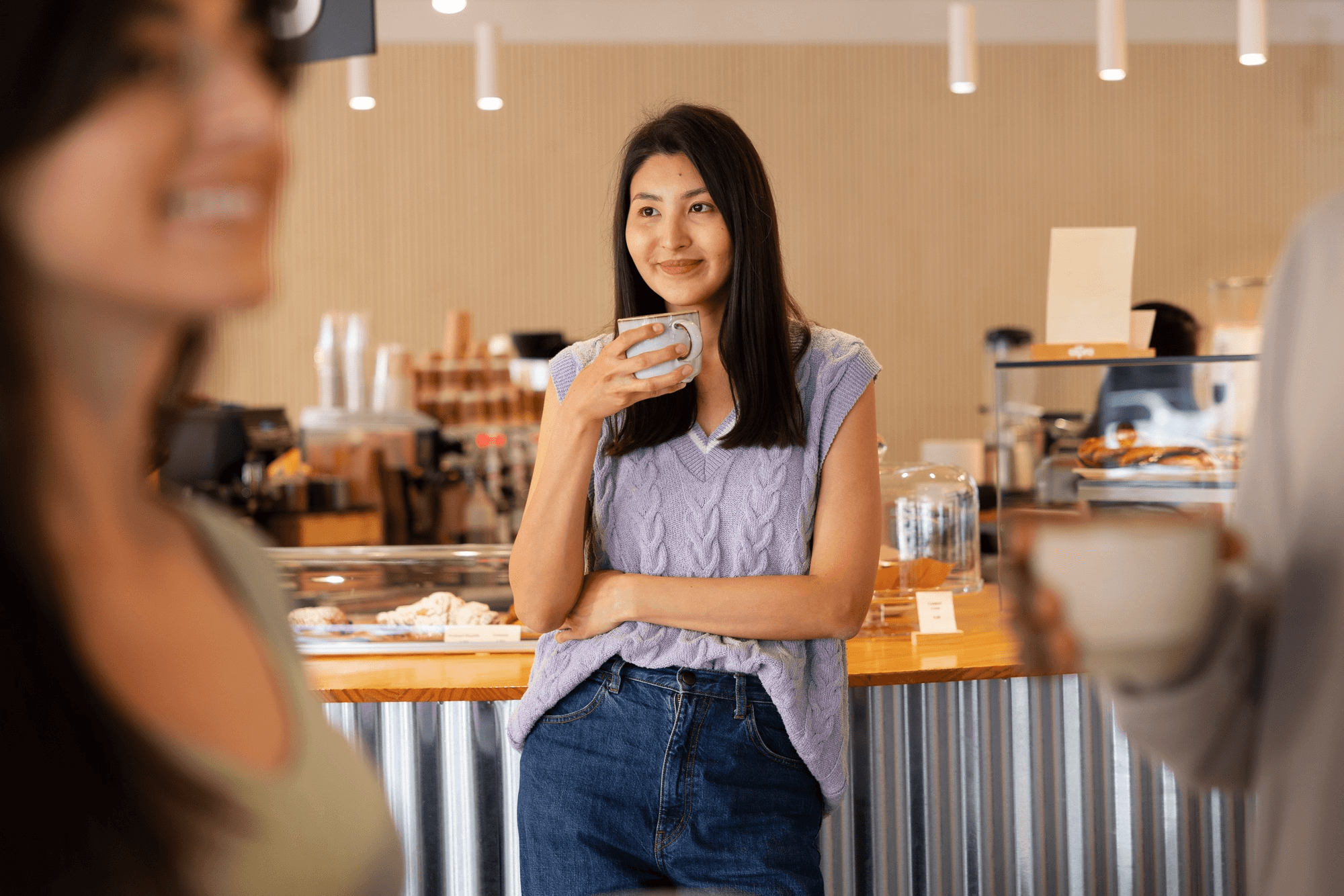 Imagen /images/rutas internas/home/business/girlCoffee.png